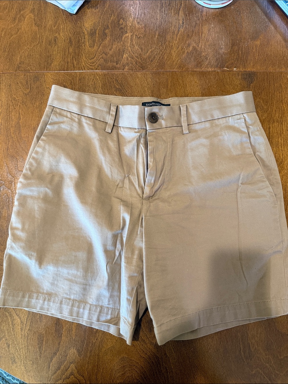 Banana Republic Men's Flat Front Chino Shorts in Khaki